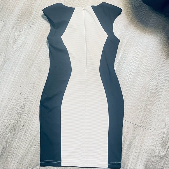 LIPSY Elegant Black and Cream Sleeveless Shoulderpad Ribbed Dress Zip  Closure 8 - Picture 6 of 14